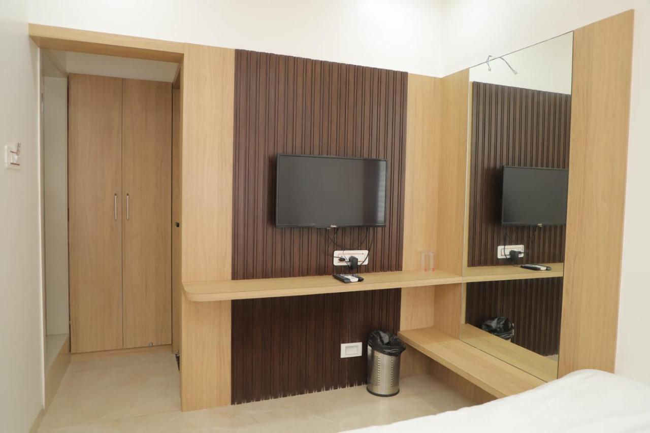 Hotel Dwarka Palace أحمدناغار المظهر الخارجي الصورة