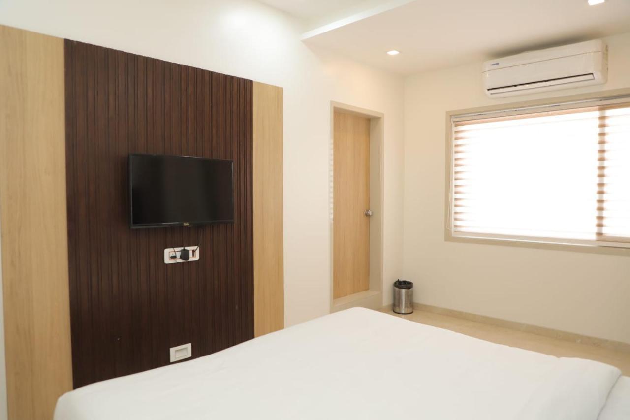 Hotel Dwarka Palace أحمدناغار المظهر الخارجي الصورة