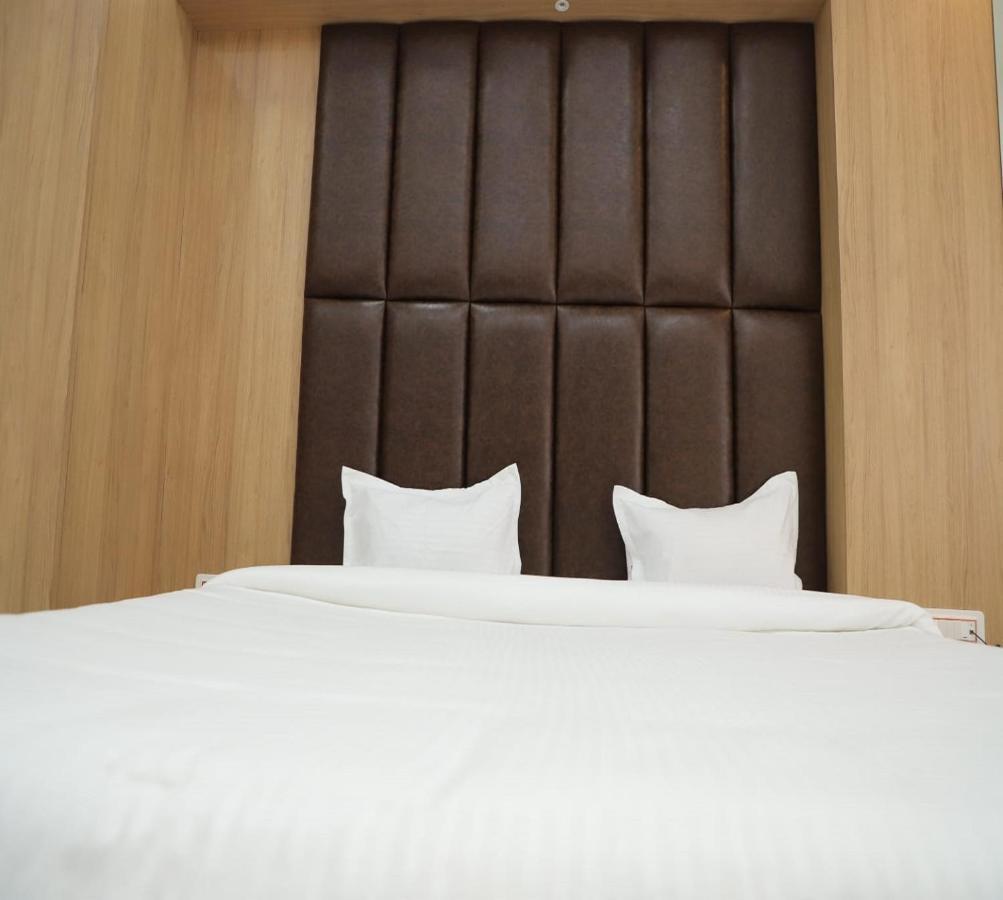 Hotel Dwarka Palace أحمدناغار المظهر الخارجي الصورة